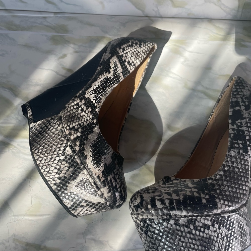 Shoe Dazzle Talitha Python Snake Print Faux Leath… - image 3
